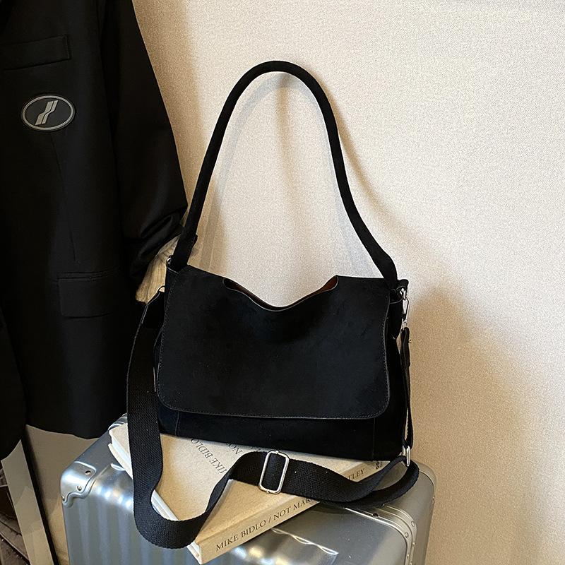 Retro matte large-capacity bag women's 2025 new fashion commuter shoulder messenger bag going out portable tote bag