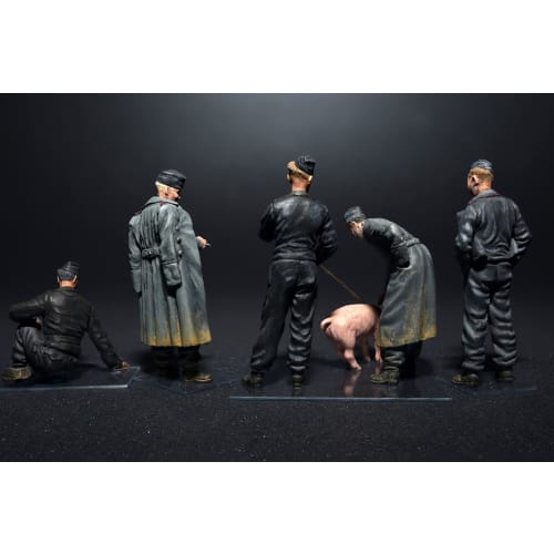 Miniart 1/35 Scale German Resting Tank Crew Figures (5 Figures & 1 Pig) Plastic Model Kit MA35198