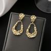 Simple And Cold Wind Wrinkled High-End Earrings, Niche Design Irregular Earrings, Retro Light Luxury Earrings.