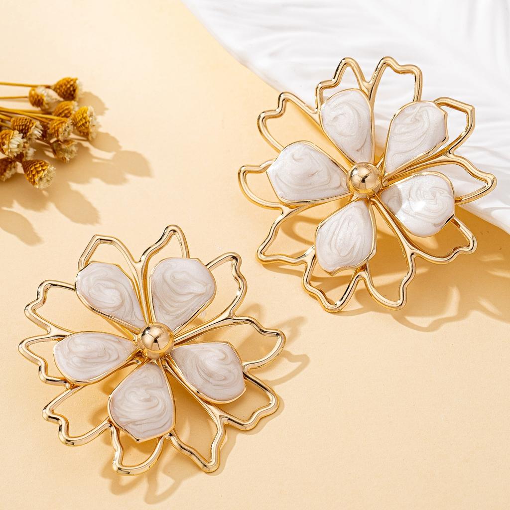 A Pair of Women's Earrings, Three-Dimensional Flower Oil-Drip Craftsmanship, Unique and Exaggerated Earrings, Suitable for Daily Wear and Vacation Wea