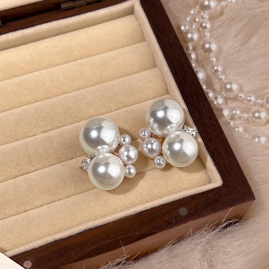 Elegant Zirconia Flower Glass Pearl Stud Earrings - Luxurious High-End Design