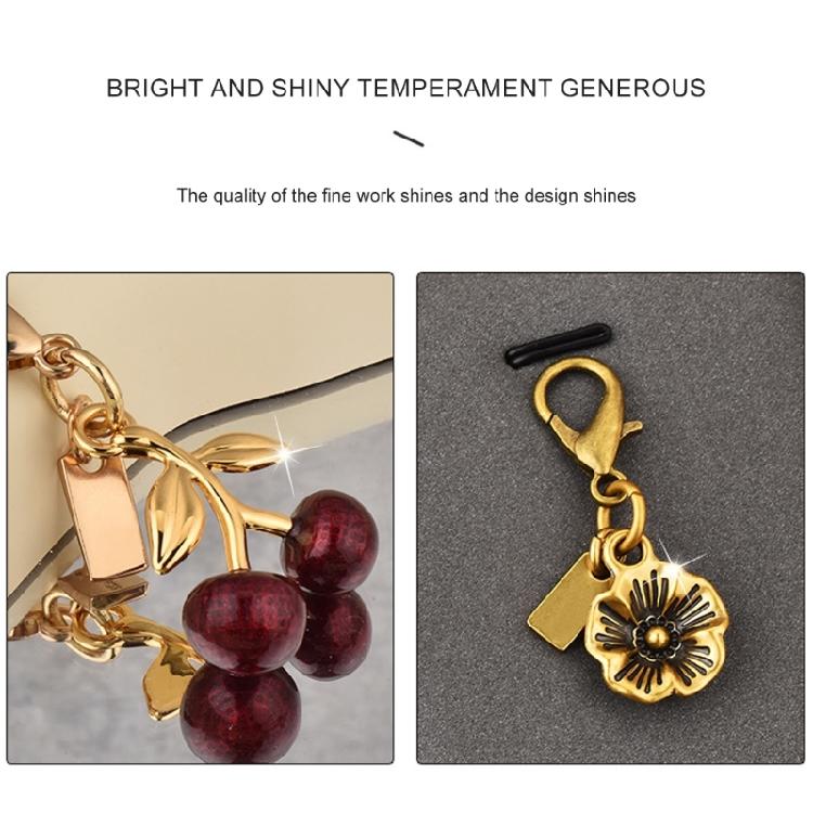 Breloc din aliaj Pandantiv delicat pentru geantă Suport de chei retro Textură de aliaj Perfect pentru a adăuga o notă vintage oricărei genți