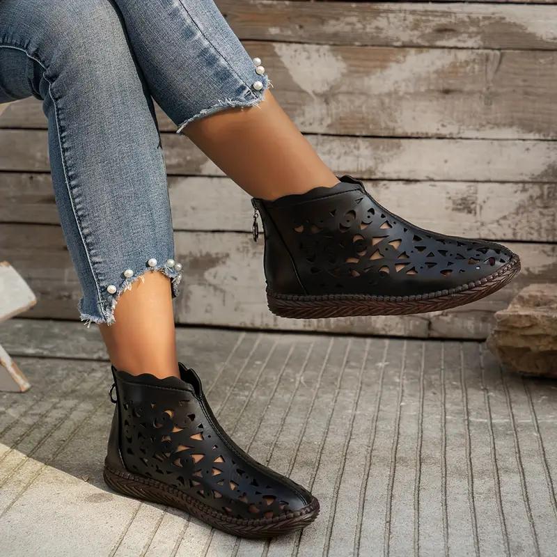 Botas da Moda Nova Leve Botas Curtas Femininas Respiráveis de Estilo Britânico Confortáveis com Zíper Traseiro Vazado PU Bota Feminina