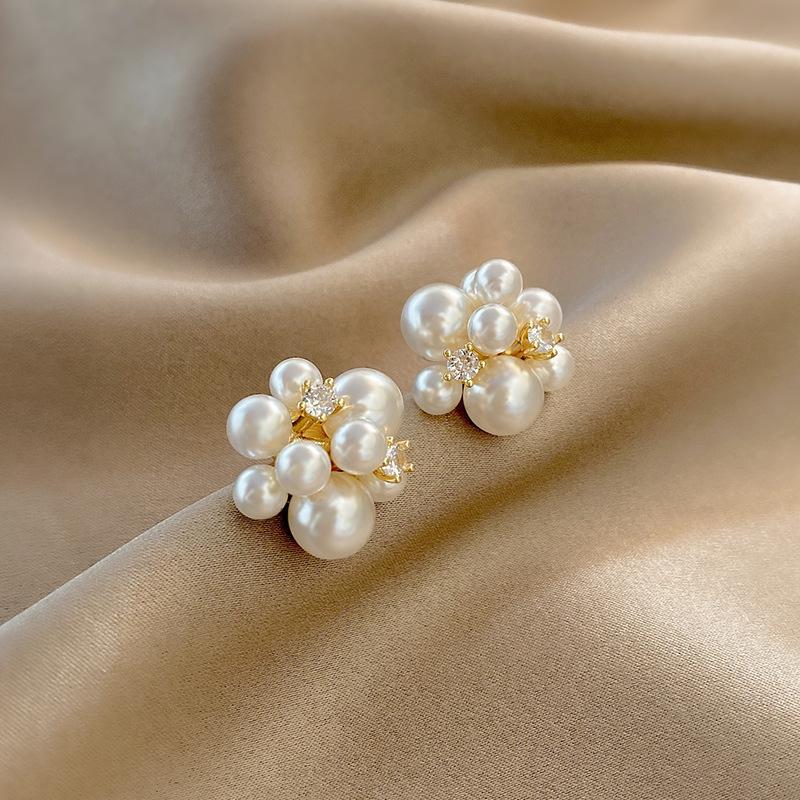 2026 Spring New OL Geometric Pearl Stud Earrings Women Alloy Beaded Light Luxury High-end Workplace Fashion Jewelry Gift
