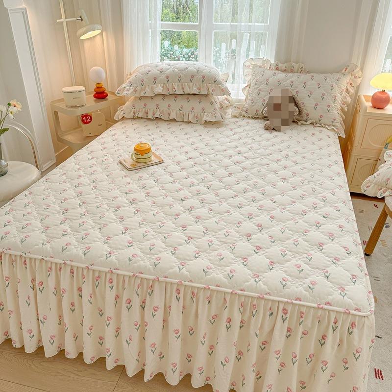 Four Season Universal Washed Cotton Bed Skirt Quilted Padded Thick Ventilate Bed Cover Three Piece Pastoral Floral Bed Sheet Set