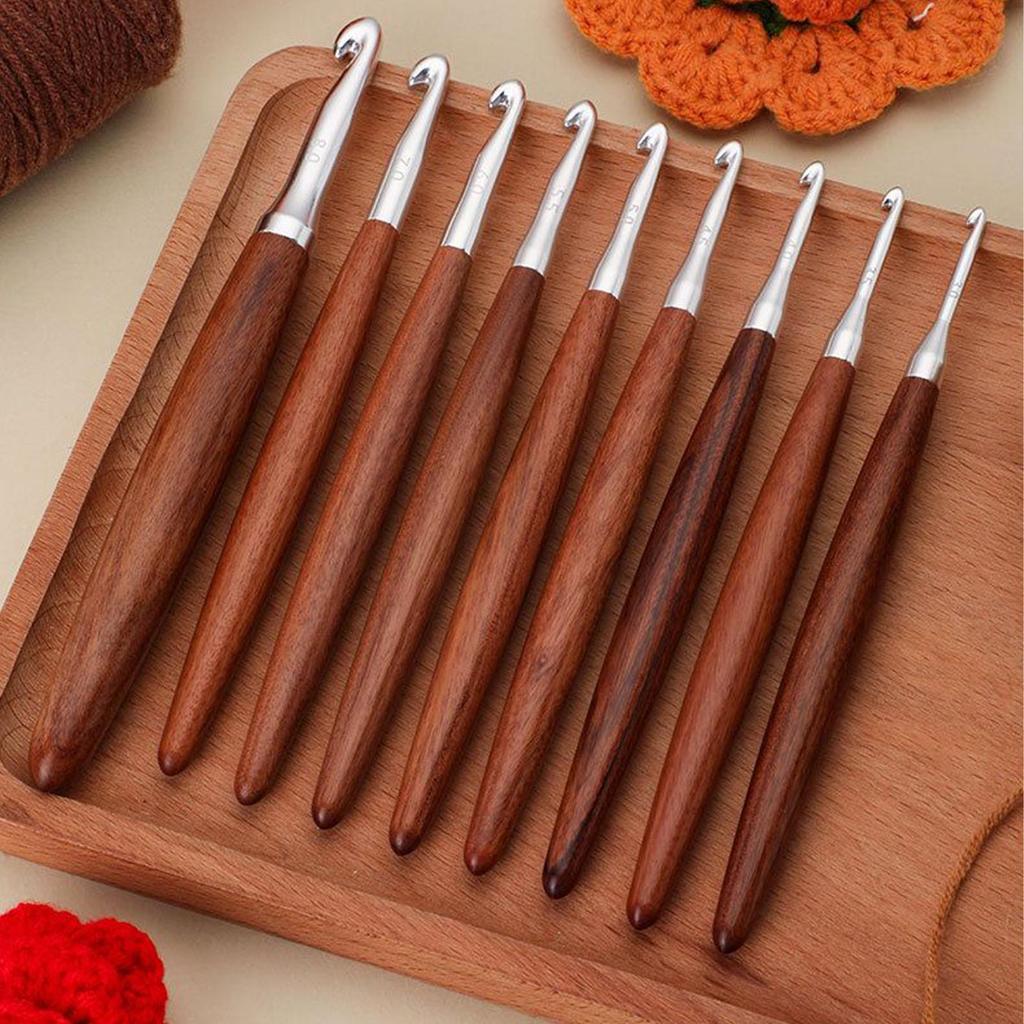 8 Pezzi Uncinetti Misura Mista da 3 mm a 7 mm Manico in Legno Ferri da Maglia Fai da Te Filato Ago da Cucito per Progetti Artigianali Principiante