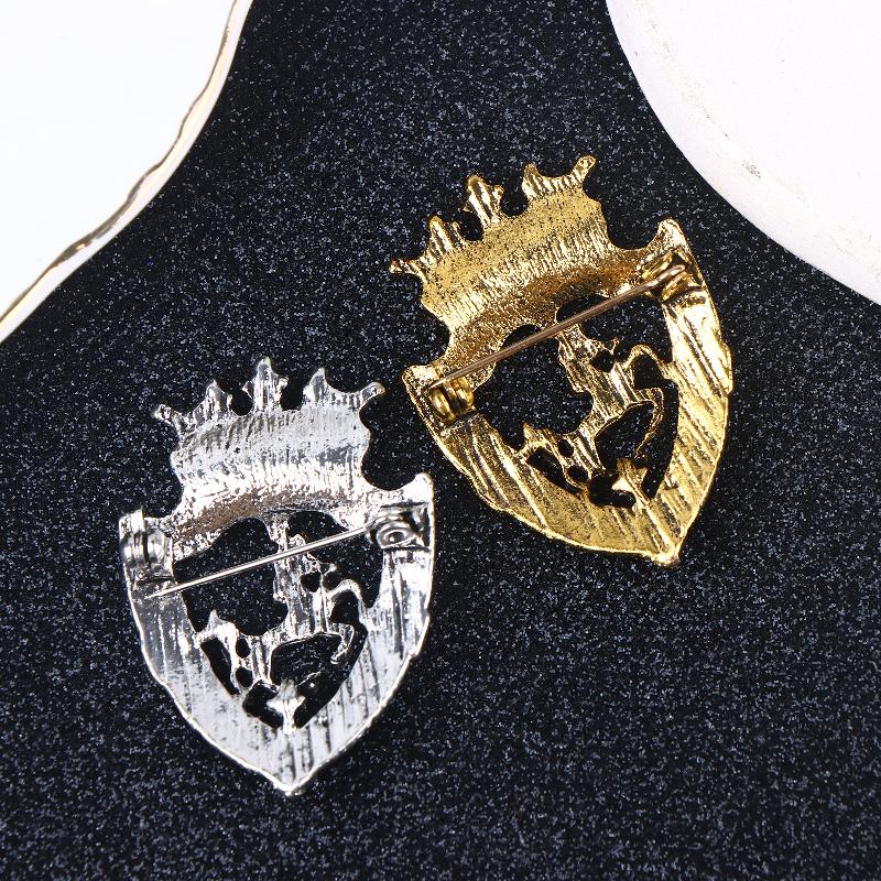 Vintage Small Crown Brooch For Men'S Suit Corsage Horse Lapel Pin Badge Clothing Decor