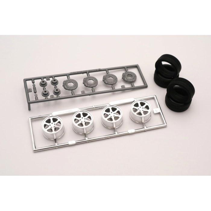 Fujimi Model 1/24 Inch-Up Series No. 328 Toyota Soara 3.0GT (18-inch Wheels) ID-328 White