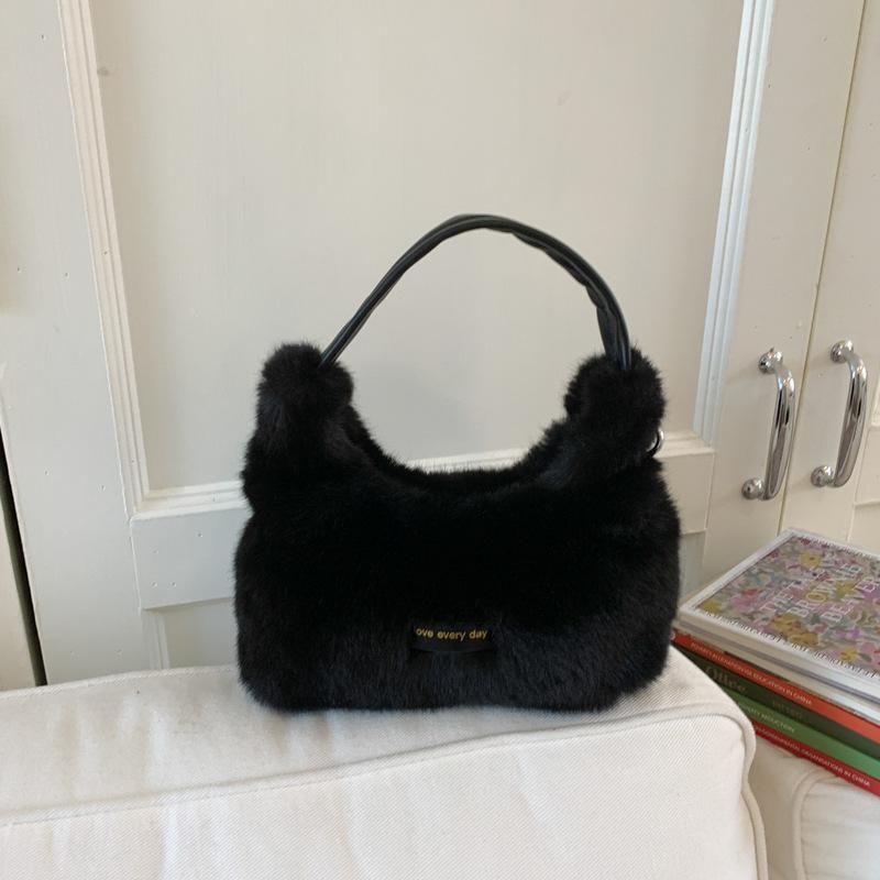 

Модная плюшевая сумка женская 2025 новая трендовая осенне-зимняя в иностранном стиле шерстяная сумка универсальная на плечо сумка-мессенджер