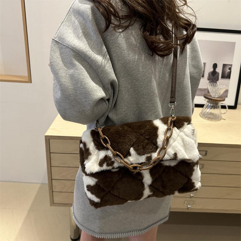 Plush Bag for Ladies, 2026 New Fashiable Autumn and Winter Texture Plush Large Capacity Shoulder Crossbody Bags