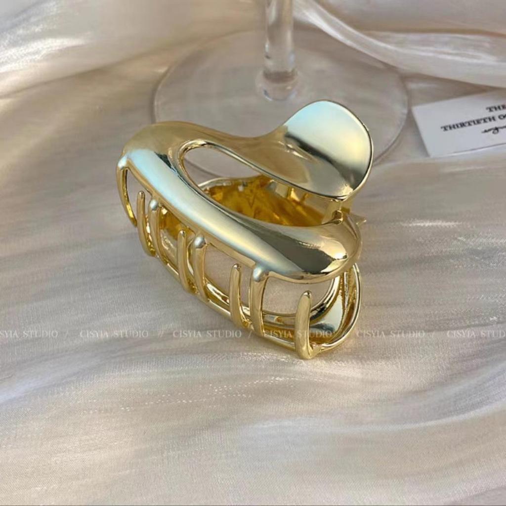 Premium Metal Hair Clip for Women - Large Summer Shark Clip, Unique Design Hairpin