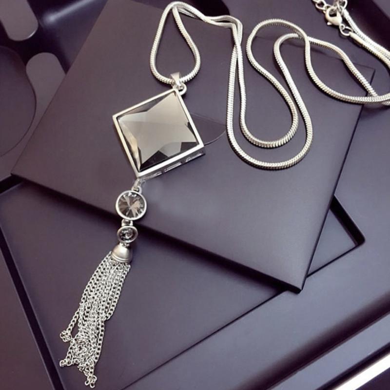 Modische unregelmäßige geometrische graue Kristallkette für Damen, elegante lange Anhänger-Winterpulloverkette, Schmuck