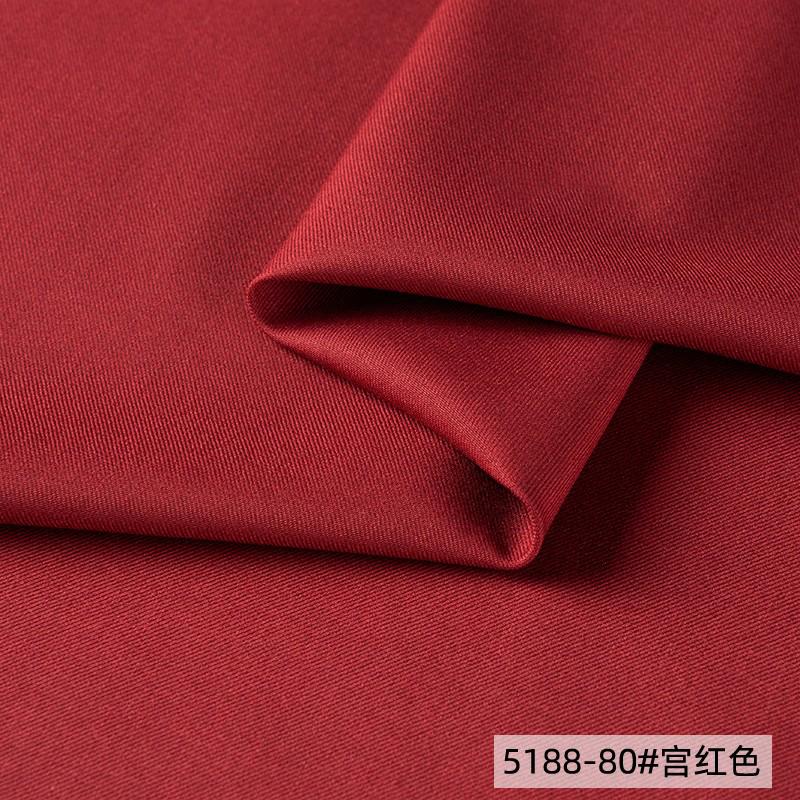 Seržový polyesterový materiál odolný proti pomačkání, mírně elastický, DIY angorově červený jarní a podzimní oblek, uniforma, pracovní bunda, látka