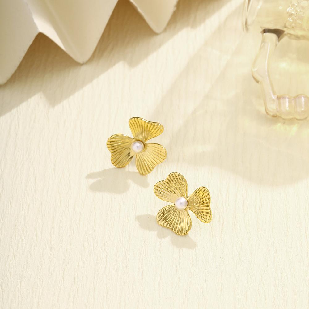Retro Texture Pearl Earrings Exaggerated Stainless Steel Metal Wind Flower Stud Earrings Temperament Niche Design Earrings