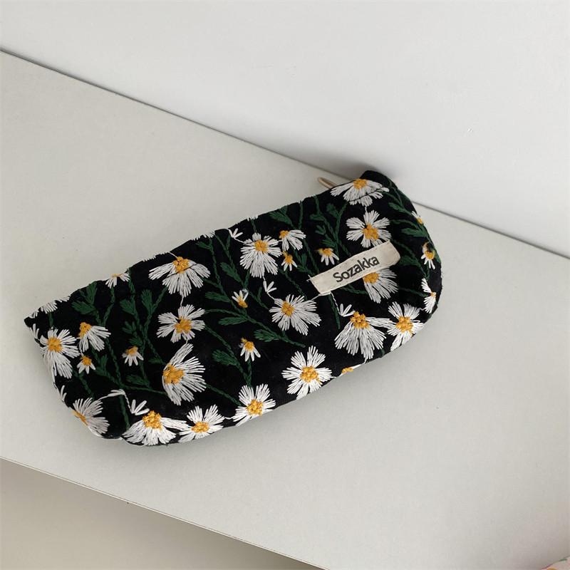 Fresh Embroidered Daisy Floral Pen Case Women Simple Portable Makeup Bag Large Capacity Literary Style 19cm/7.48in чёрный