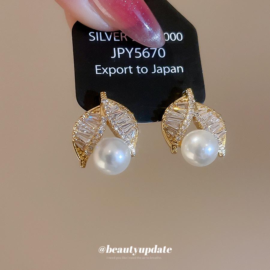 14k Gold-Plated Leaf & Pearl Zirconia Stud Earrings - Elegant Silver Needle Jewelry for Women