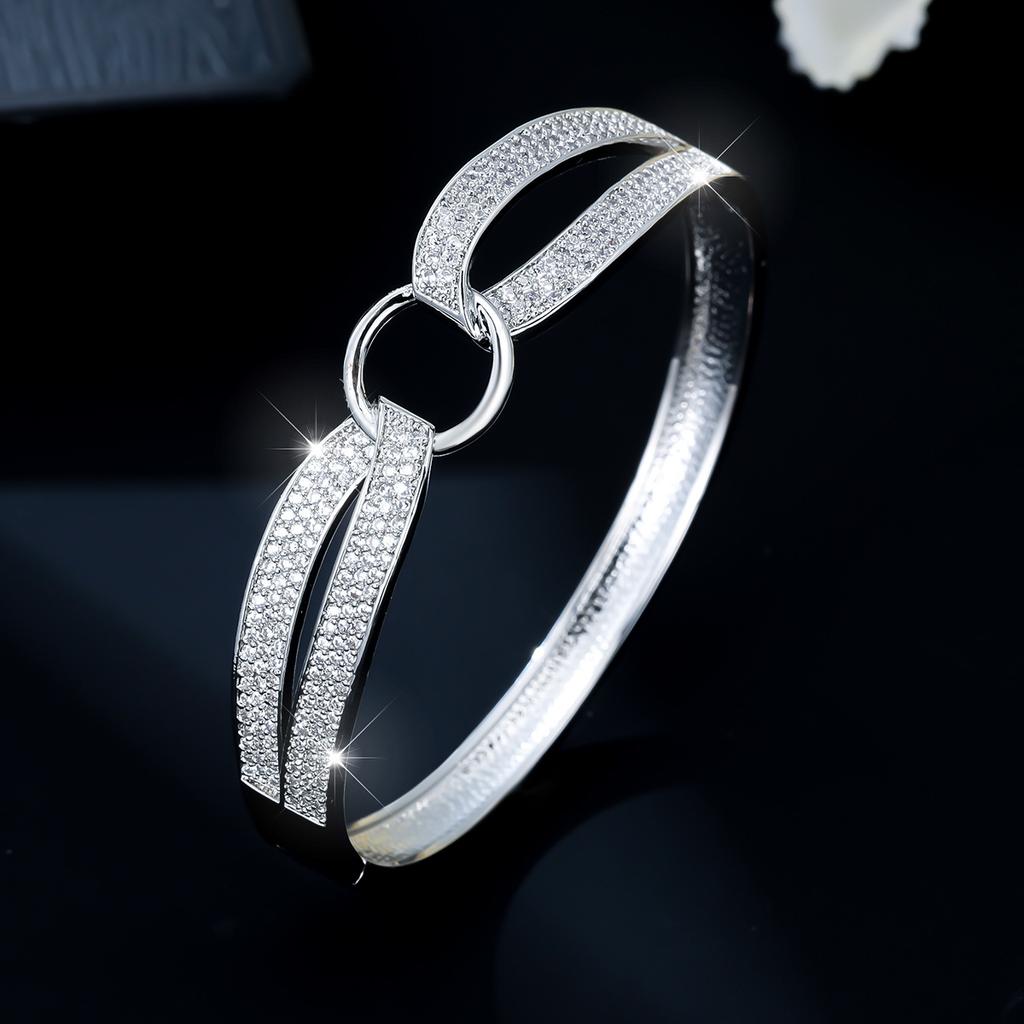 Fashionable and Versatile Cross Bracelet, Light Luxury and High-end European and Bracelet for Women
