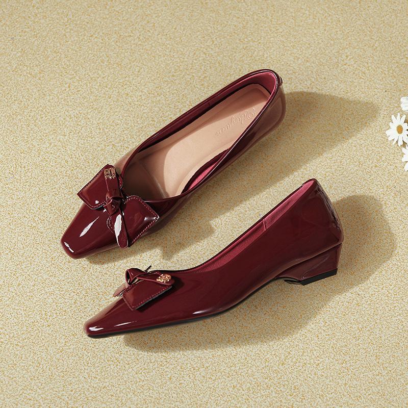 Square head bow light mouth low heel single shoes women's 2025 spring and autumn new burgundy patent leather not tired feet thick heel women's shoes