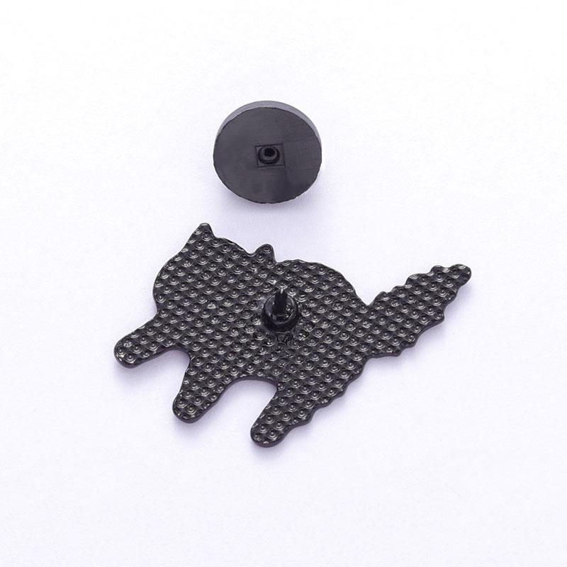 Emaliowane przypinki Czarne Koty Niestandardowe Broszki z Dużymi Oczami Kotka Odznaki na Klapę Kwiatowe Zwierzęce Kreskówkowe Śmieszna Biżuteria Prezent dla Przyjaciół