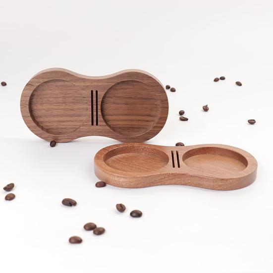 Aufbewahrungsregal für Kaffeewerkzeuge Nussbaumholz 8-förmiges Design Kompatibel mit 51mm 58mm Tampern Pulververteilern Stabile aufrechte Halterung Kaffeezubehör