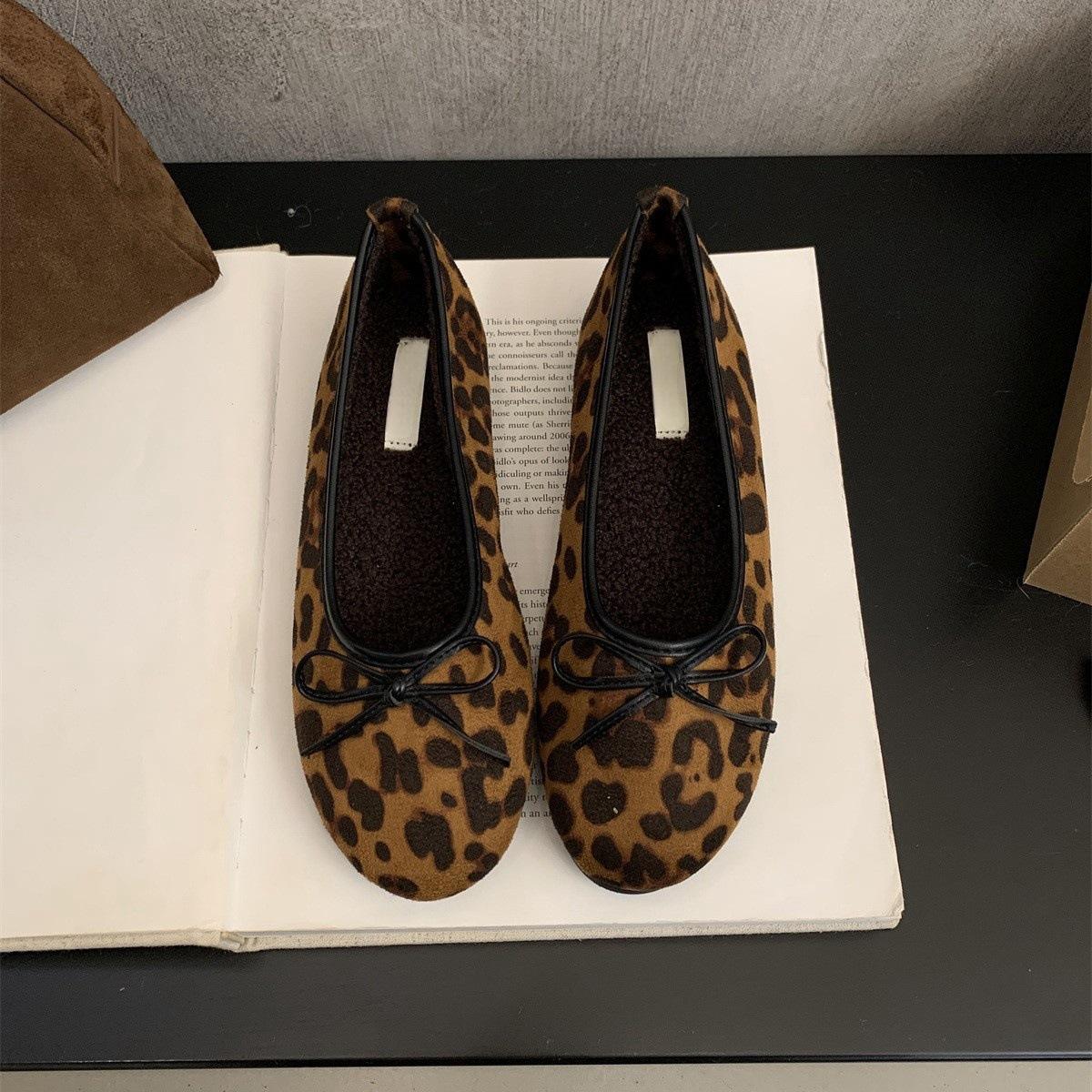 

Замшевые туфли с круглым носком и неглубоким горлом, женские бархатные туфли-бобы, женские зимние новые ретро-туфли на одной педали из термохлопка 40 цветной печати леопарда