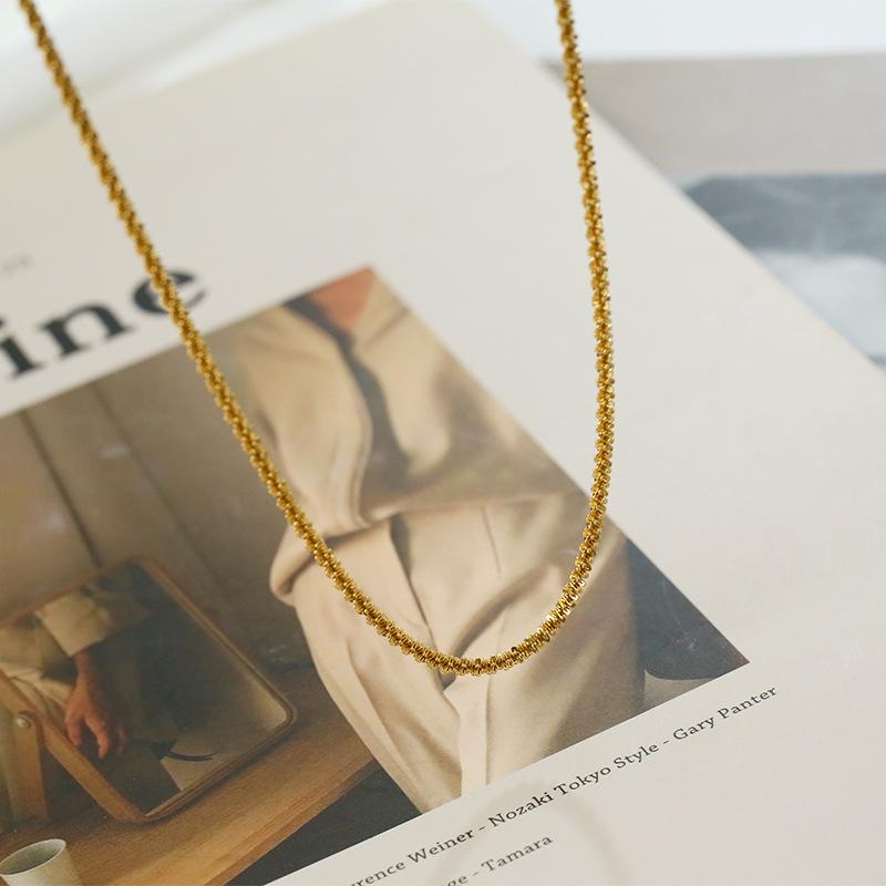 Collier Super Scintillant Pour Femmes Ciel Étoilé Choker en Acier Titane Chaîne à Superposition Dorée Bijoux