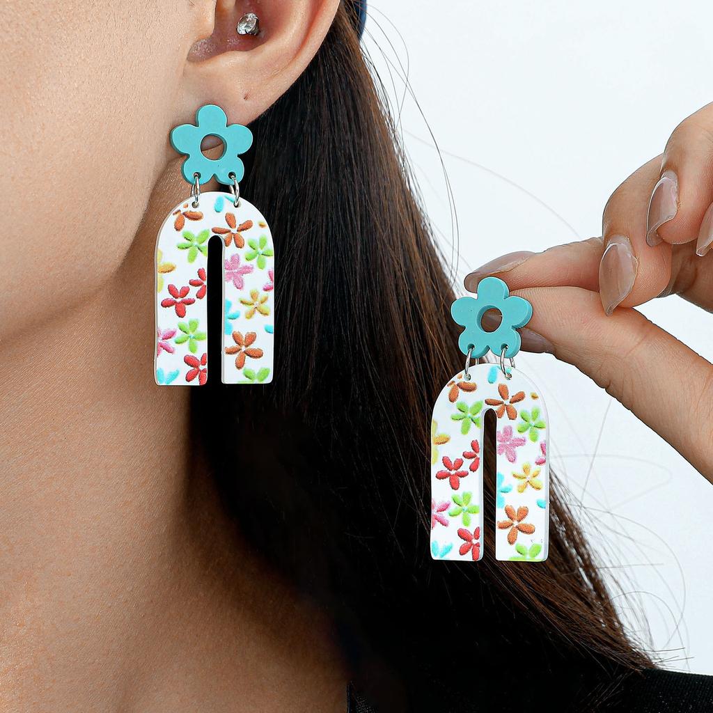 Fully Managed Acrylic Stud Earrings, Fresh Flower Fish Earrings, Contrasting Color Earrings.