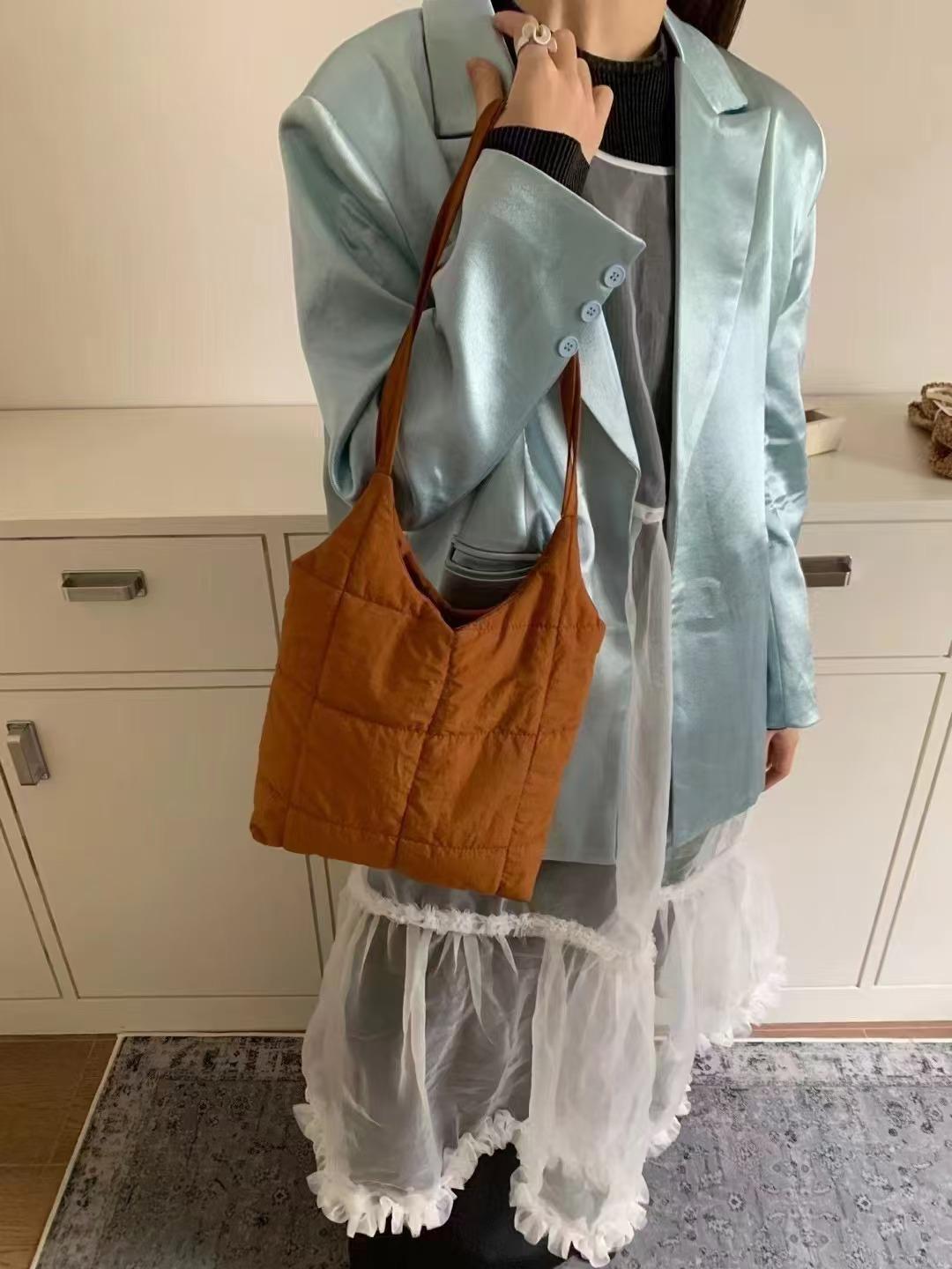 

Нова модна саморобна модна макаронна ніша інс кежуал багатоколірна бавовняна сумка великої місткості сумка через плече світло-коричневого кольору