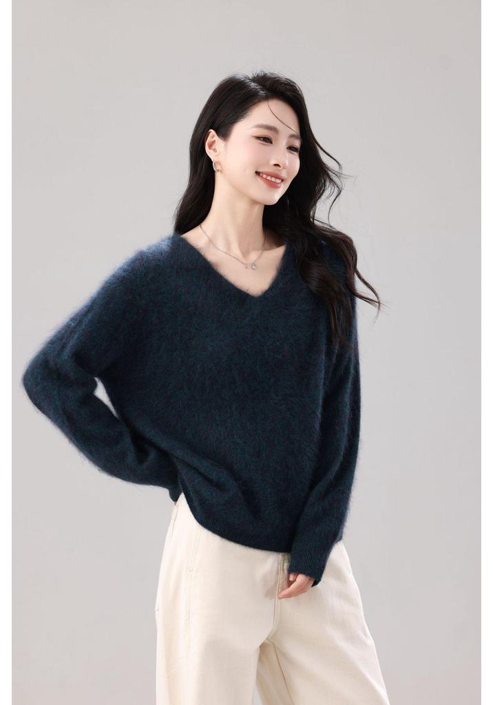 Women's 26-Year Brush V-Neck Sweater: 5% Cashmere, 5% Silk, 90% Australian Wool - Seamless and Versatile