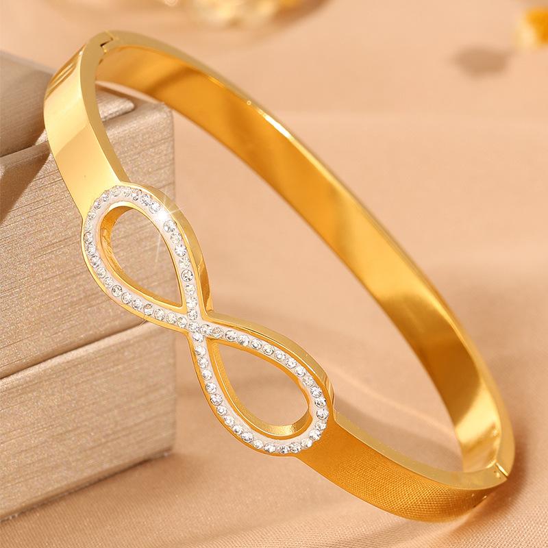 8-character Wireless Possible Luxury Bracelet for Women
