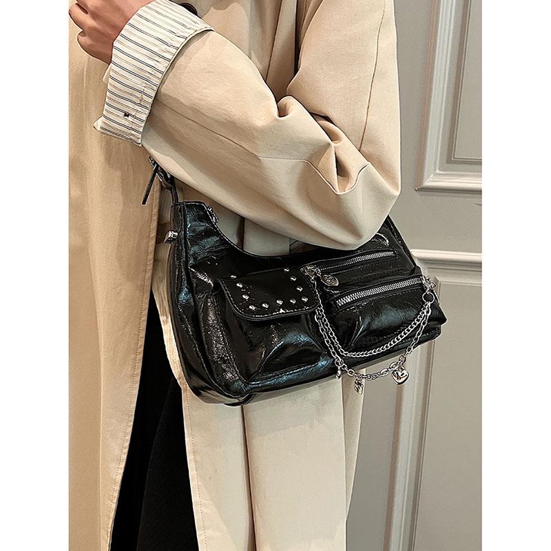 Spice Girl Persönlichkeit Schultertasche Mode High Street Kette Y2K Stil Achseltasche Damen Neu Nietendesign Motorradtasche