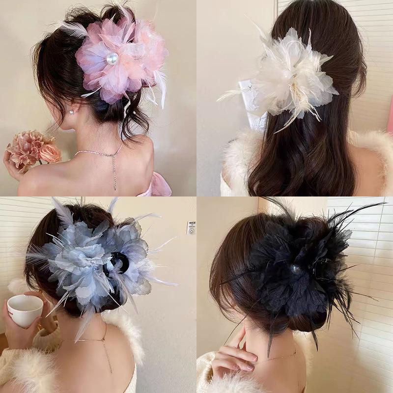 

Fashion Feather Hair Claw Clip For Women Plush Hairpin Girls Black Hairgrips Ostrich Feather Pearl Hair Clamps Party Accessories