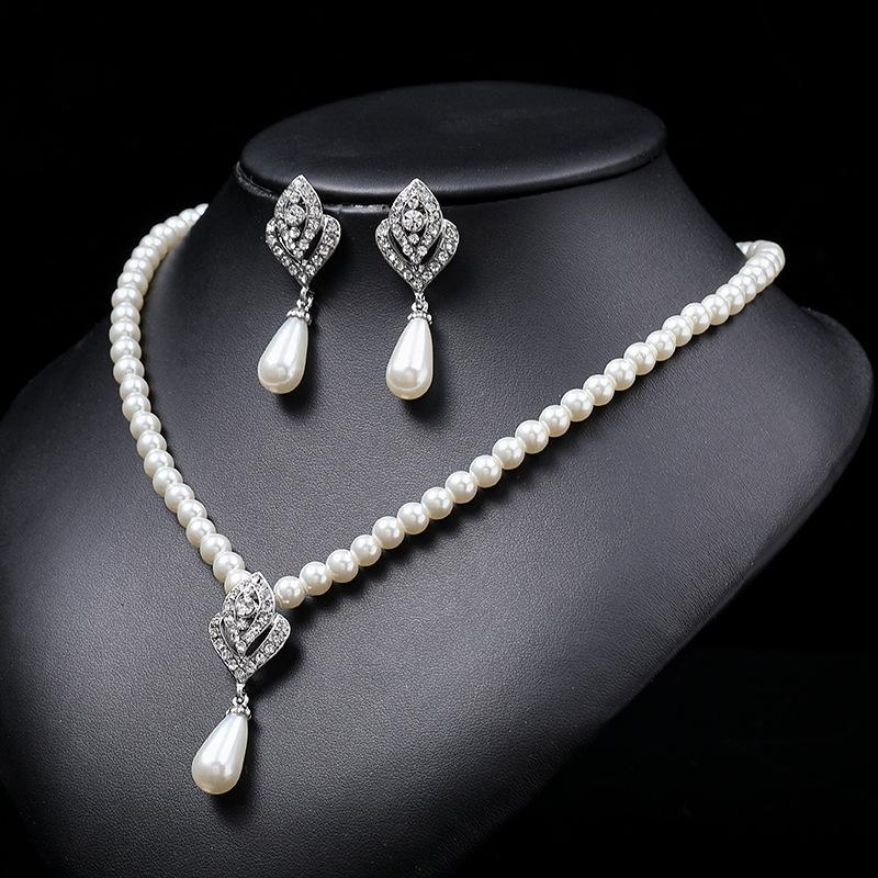 European and American Fashion New Pearl Necklace Jewelry Set Diamond Rose Hollow Pendant Pearl Fringed Bride Chain
