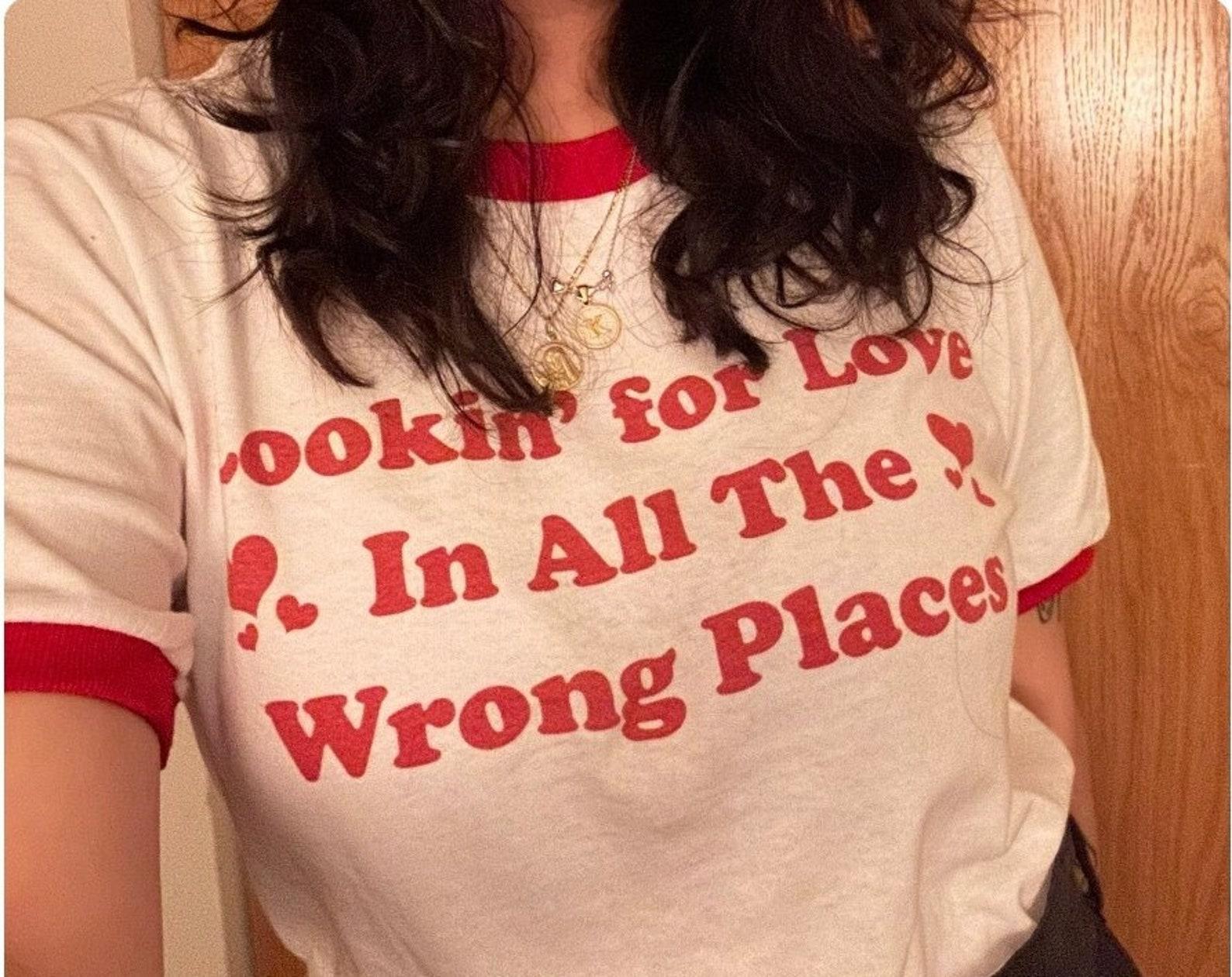 Lookin  For Love In All The Wrong Places T-Shirt, Classic Country Music Gift, 70s Country, Breakup T-Shirt, Divorce Tee, Valentine s Day 4XL