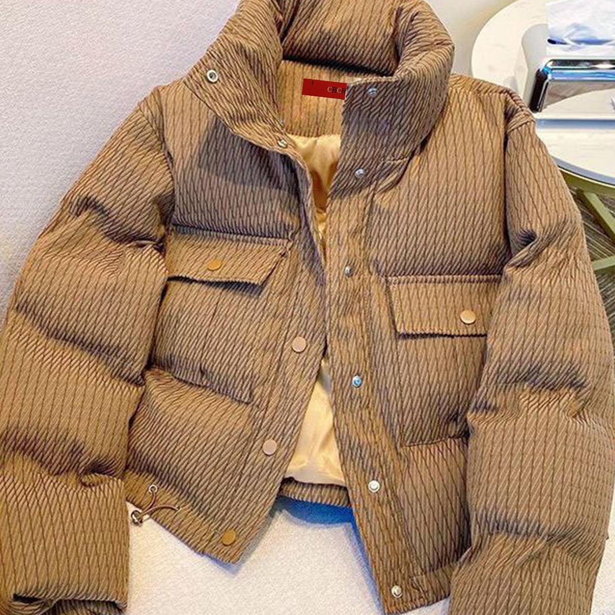 

Женская куртка зимняя теплая хаки простая полосатая короткая верхняя часть S хаки