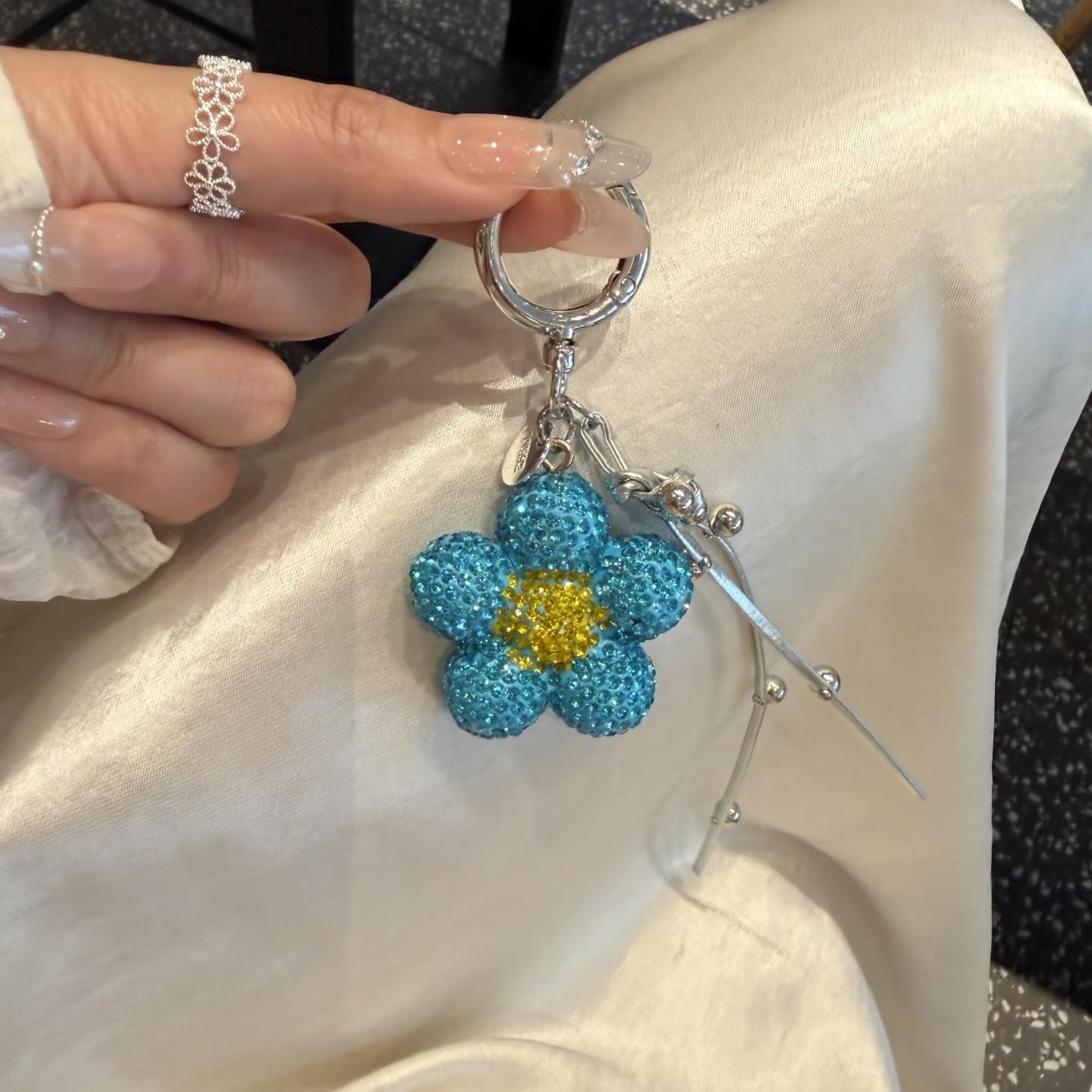 Luxury Rhinestone Flower Phone Charm Sparkly Crystal Daisy 3D Floral Pendant Tassel Chain Strap for Phone Case Keychain Tassel Flower синий