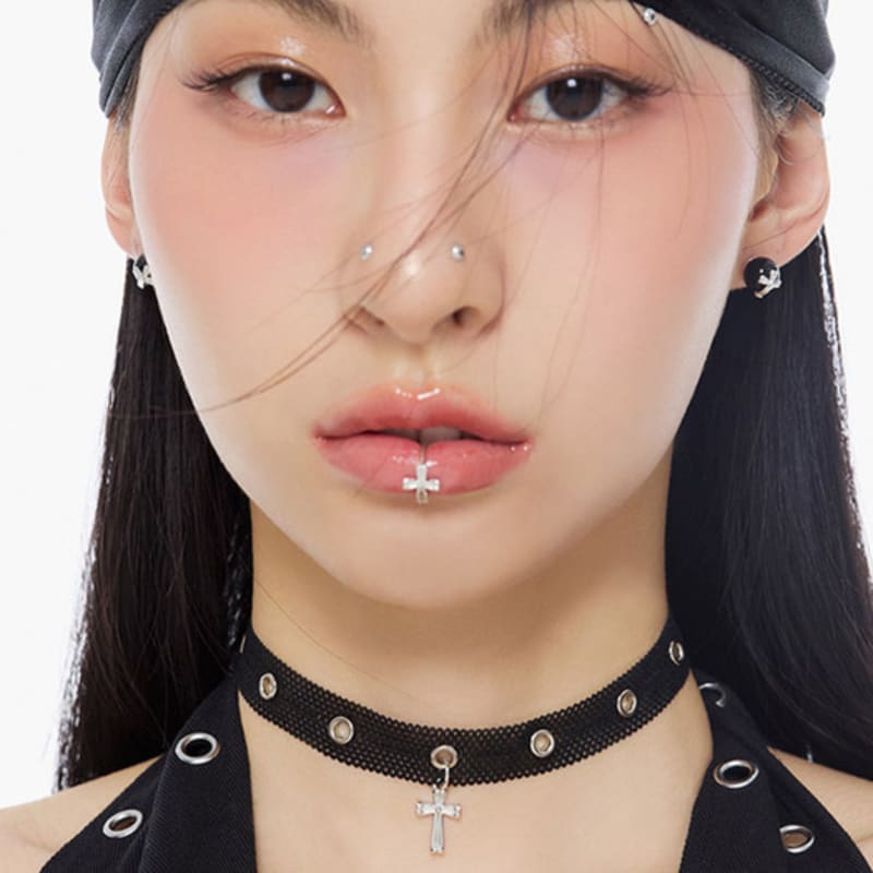 NIMBUS SHINE CROSS PUNCHING LACE CHOKER