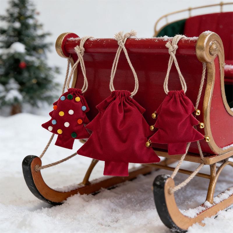 Christmas Tree Shaped Polyester Drawstring Gift Bags With Colorful Pom Poms Bell Decor For Xmas Tree Hanging Party Gifts Storage