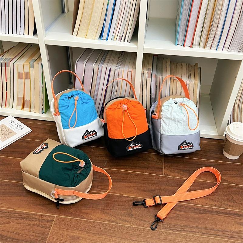 New High-value Outdoor Mountaineering Multi-purpose Messenger Kettle Bag, Women's Outdoor Leisure Walking Light Mobile Phone Bag
