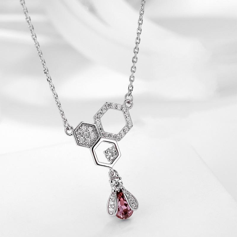 

Персонализированные европейские и американские ювелирные изделия Корейская версия ожерелья Little Bee Zircon 925 silver