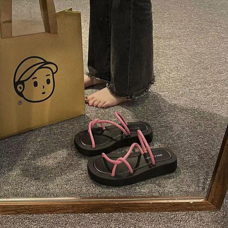 Roman Strap Slippers Women's Summer 2025 New Super Fire Ins Trendy Open Toe Flat Bottom Internet Celebrity Design Cool Slippers