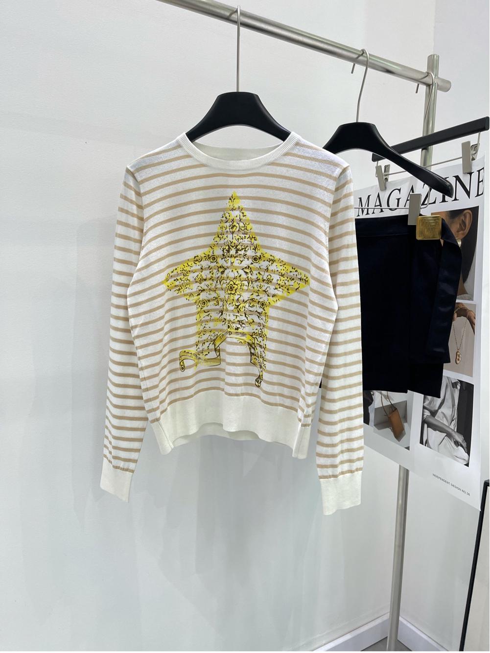 

Темно-синий свитер из смесовой вязки - Дизайн со звездами и цветочной полоской для осени/зимы 2024 Small