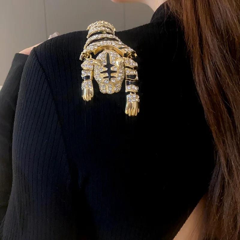 New Vintage Hyperbole Rhinestones Large Tiger Leopard Shoulder Decor Brooches Men Women Unique Design Party Jewelry Accessory