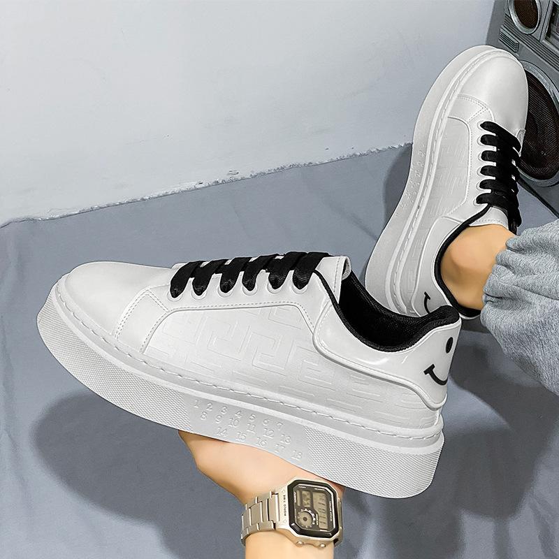 Wiosenne nowe buty na deskę oddychające białe buty casualowe wersja koreańska trend sznurowane buty na deskę buty na platformie buty sportowe męskie