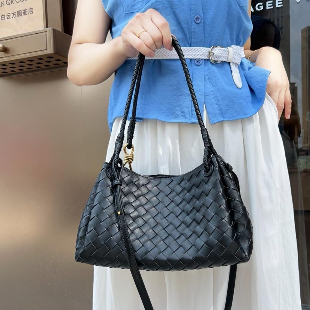 Nuova borsa a secchiello media in pelle di paracadute intrecciata portatile popolare transfrontaliera da sotto l'ascella alla moda borsa a tracolla messenger da donna