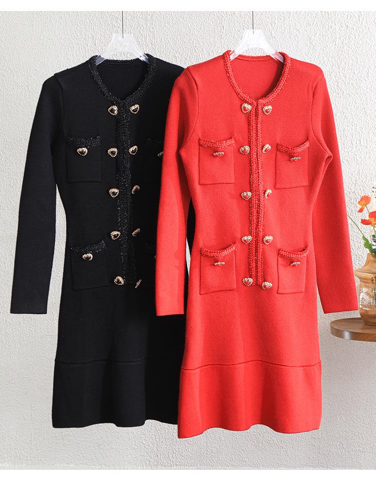 Elegant French High-End Mid-Length Knitted Dress with Heart Buckle for Early Spring