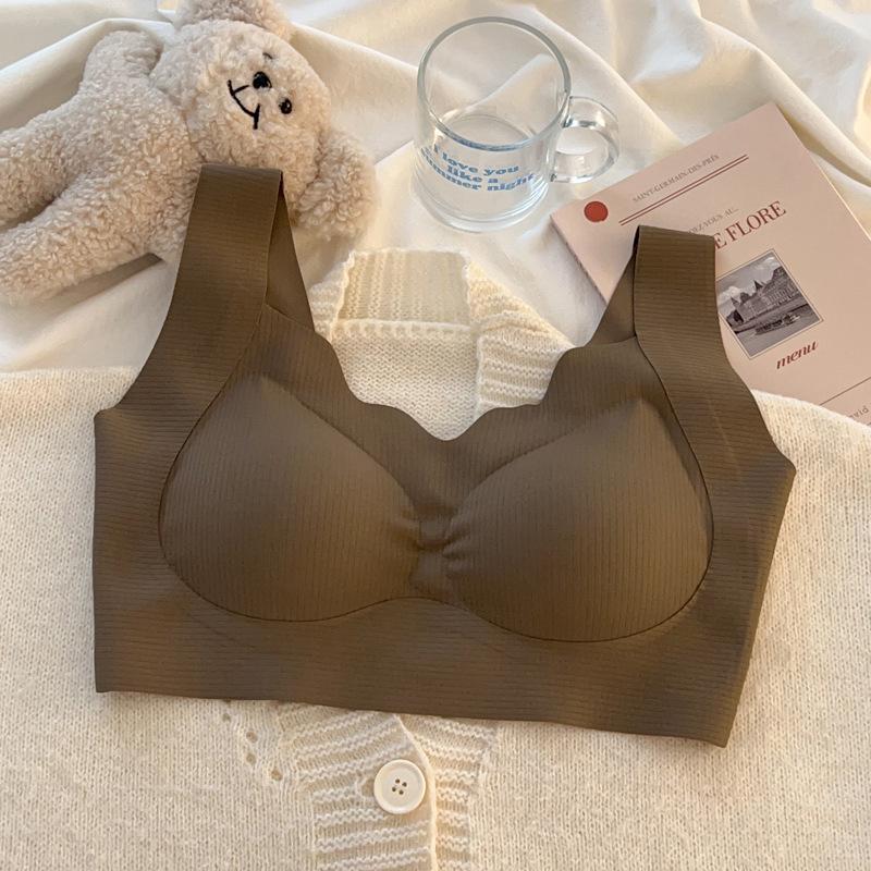 Foundation Seamless Women’s Plus Size Lift & Minimize Push-Up Bra with Breathable Chest Pad