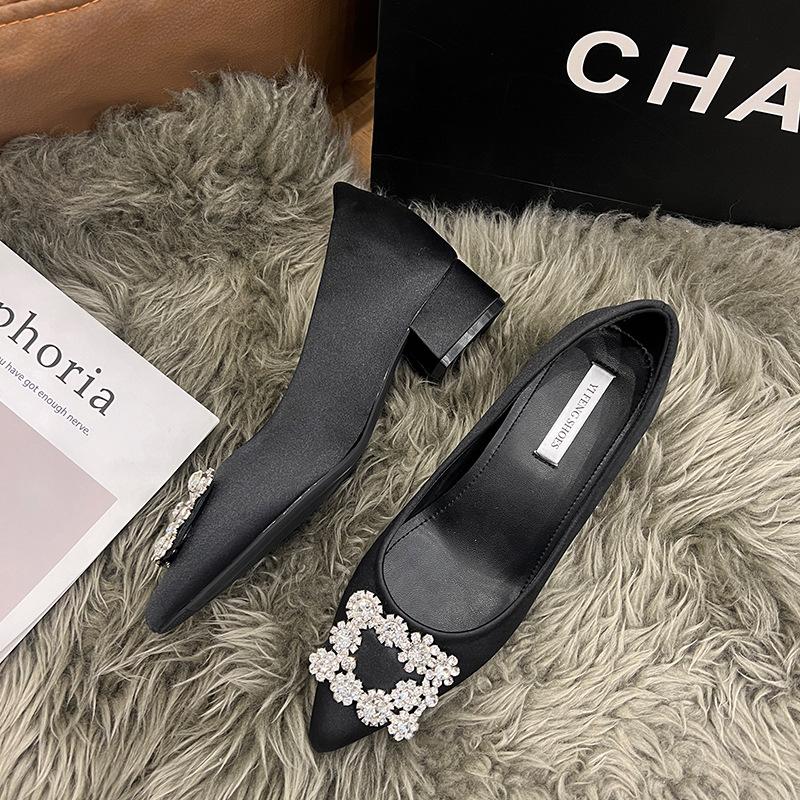 

Height increase 7cm temperament snowflake diamond square buckle pointed head satin French versatile light mouth single shoes wedding shoes temperamen 33