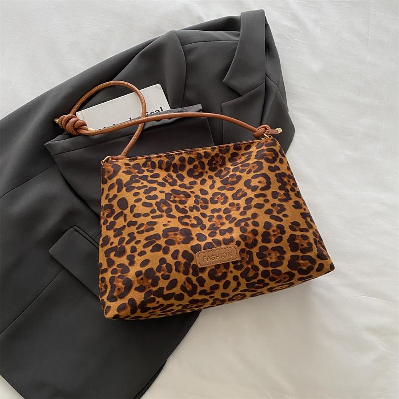 Stylish Leopard Print Large Capacity Tote Bag For Trendy Fashionable Commuting