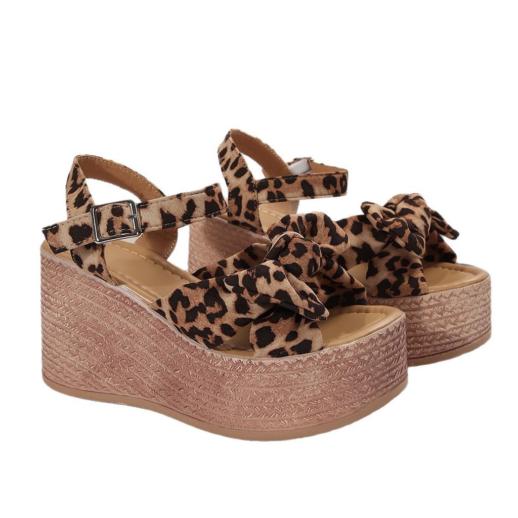 Plateausandalen mit hohen Absätzen, einteilig, Sommer 2025, neu, Oberfläche mit Leopardenmuster, Keilabsatz aus Hanfseil, Peep-Toe, Übergröße